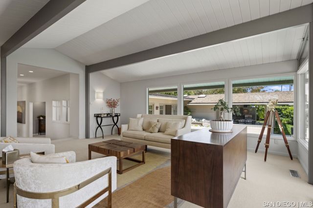 5931 Citadel CIR, La Jolla CA: https://media.crmls.org/mediaz/ccbf49f1-070e-408b-8ed1-0ddb709d8368.jpg