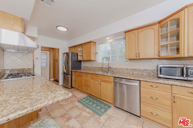 11210 Mcdonald Street, Culver City CA: https://media.crmls.org/mediaz/ccbfa991-193e-43c2-85c5-53d11cc53386.jpg