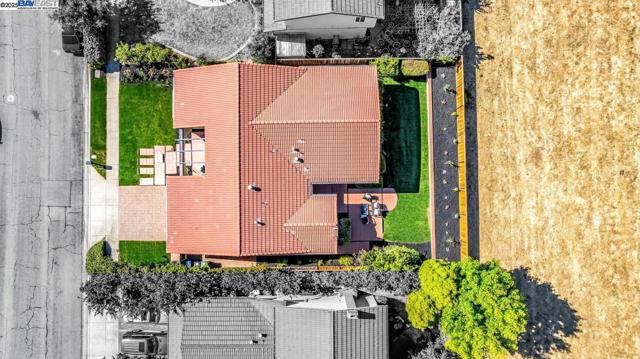 45548 Cherokee Ln, Fremont CA: https://media.crmls.org/mediaz/ccc08670-6dd2-403e-ad6e-ca8316294a81.jpg