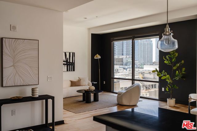 655 S Hope Street, Los Angeles CA: https://media.crmls.org/mediaz/ccc0f21d-0b75-43b4-aa14-a3340307f4fd.jpg