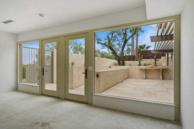 855 W Coronado Avenue, Palm Springs, CA 92262