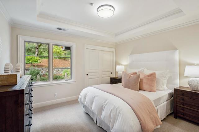 4 Buck Meadow Drive, Portola Valley CA: https://media.crmls.org/mediaz/ccc1e208-5fbb-4de4-a4c3-8f77245d1602.jpg