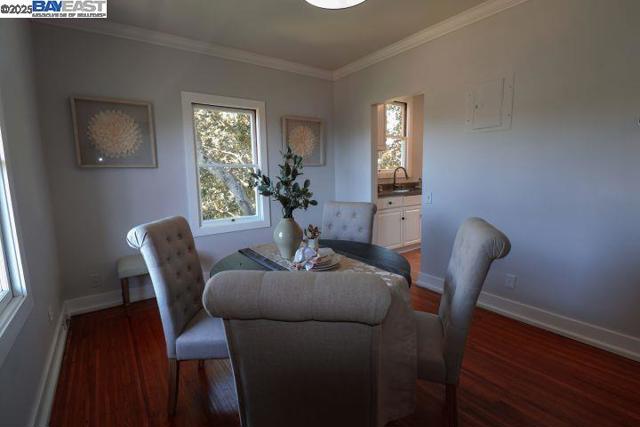 828 Everett Ave, Oakland CA: https://media.crmls.org/mediaz/ccc2536a-a322-431b-ba45-a260a6fc18d7.jpg