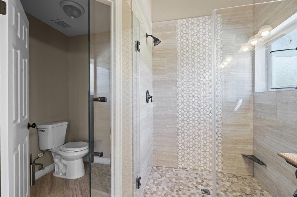 https://media.crmls.org/mediaz/ccc2c794-fd5c-434c-af9e-c84fe1e1a8c2.jpg?preset=X-Large