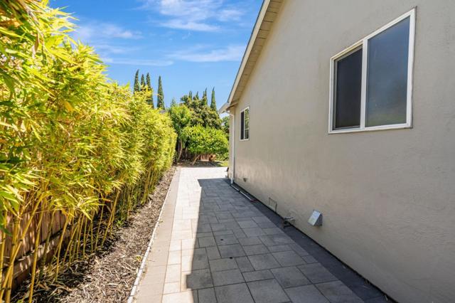 2284 Dumbarton Avenue, East Palo Alto CA: https://media.crmls.org/mediaz/ccc337a5-984b-406c-98ca-e8f56af05feb.jpg