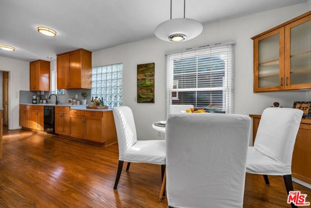 5392 Janisann Avenue photo 8