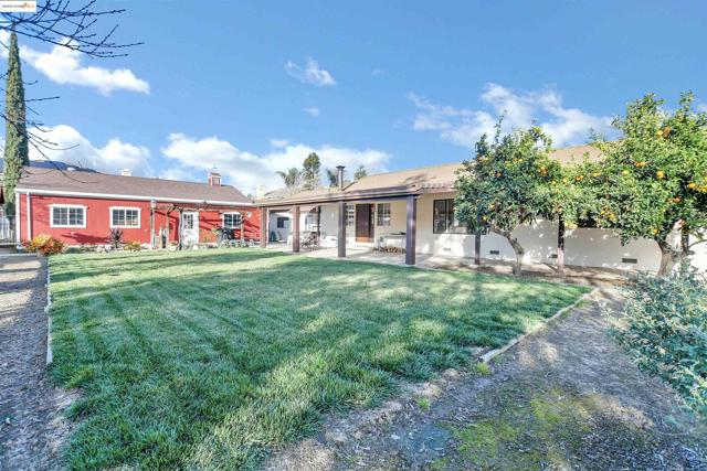 3215 Ohara Ave, Brentwood CA: https://media.crmls.org/mediaz/ccc3660c-4081-4607-ad6a-56489afdf441.jpg