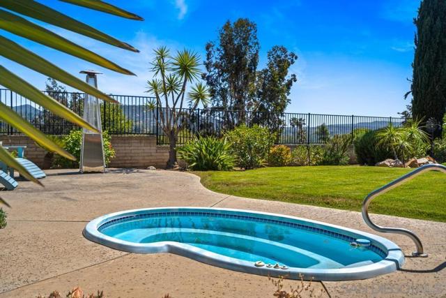 17109 Cloudcroft Dr, Poway CA: https://media.crmls.org/mediaz/ccc3b3bf-0d7b-47d4-a02b-7e24d1be1e3f.jpg