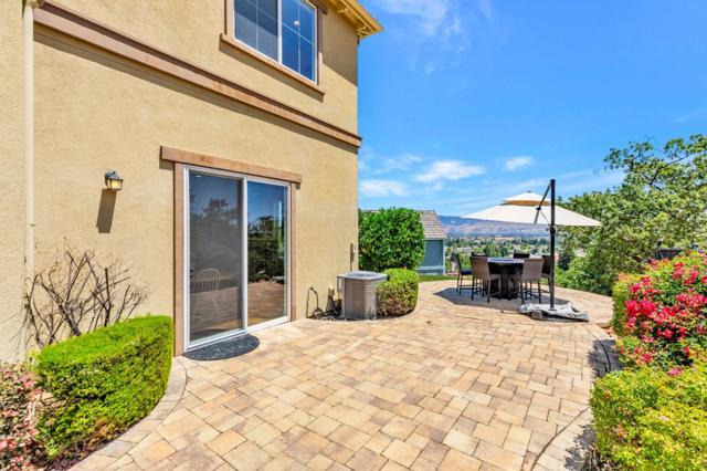 1930 Saffron Court, Gilroy CA: https://media.crmls.org/mediaz/ccc4226e-6269-48c1-bfdf-8cac3ecdffef.jpg