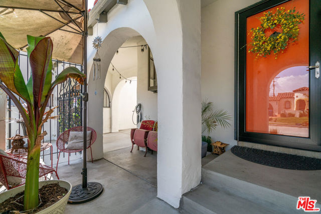 4183 6th Avenue, Los Angeles CA: https://media.crmls.org/mediaz/ccc452ae-06b6-48b7-bd22-9550a9f88901.jpg