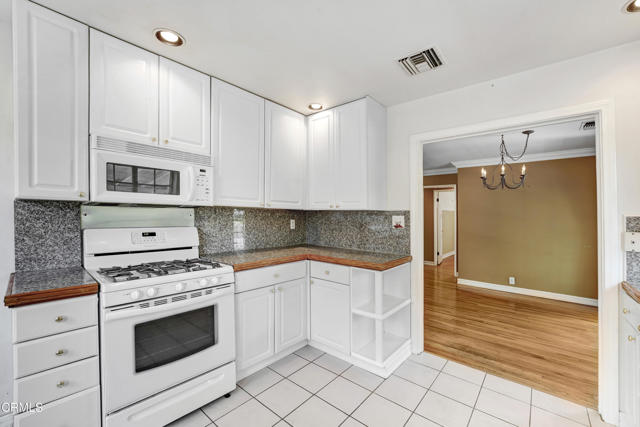 846 W Hillcrest Boulevard, Monrovia CA: https://media.crmls.org/mediaz/ccc53c34-fd61-40b9-af08-aeb3a869c318.jpg