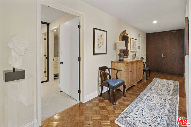 10560 Wilshire Boulevard, Los Angeles CA: https://media.crmls.org/mediaz/ccc5675d-d5c8-461a-8820-2467e7752f23.jpg