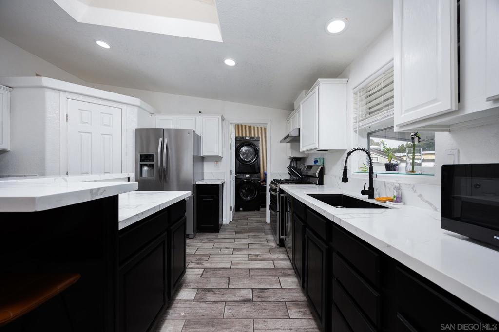 MLS #250038022SD image #12