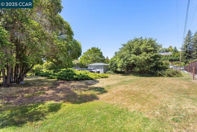 19358 Lake Chabot Rd, Castro Valley CA: https://media.crmls.org/mediaz/ccc59ebe-c8b1-447d-aa41-9fa49f12c0a1.jpg