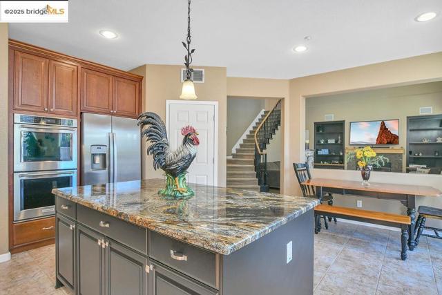 596 Toscanna Court, Brentwood CA: https://media.crmls.org/mediaz/ccc5d3be-9d76-44e4-b74b-b65efdab91a7.jpg