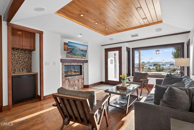 Detail Gallery Image 7 of 57 For 2916 Lakeshore Ct, Oxnard,  CA 93035 - 4 Beds | 3 Baths