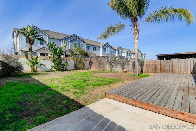 554 7Th St, Imperial Beach CA: https://media.crmls.org/mediaz/ccc637e5-0eb1-40e1-ae94-70150e9aee3e.jpg