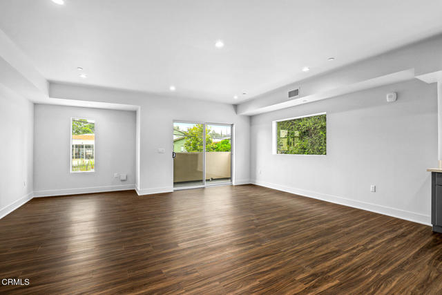 2000 Lake Avenue, Altadena CA: https://media.crmls.org/mediaz/ccc63d6b-1ce4-4fb9-8e7b-9fe748c513b7.jpg
