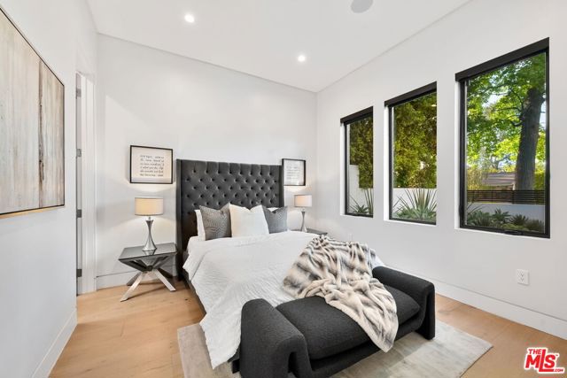 14812 Morrison Street, Sherman Oaks CA: https://media.crmls.org/mediaz/ccc671cd-1279-4b45-80e7-42e4fcdfb66b.jpg