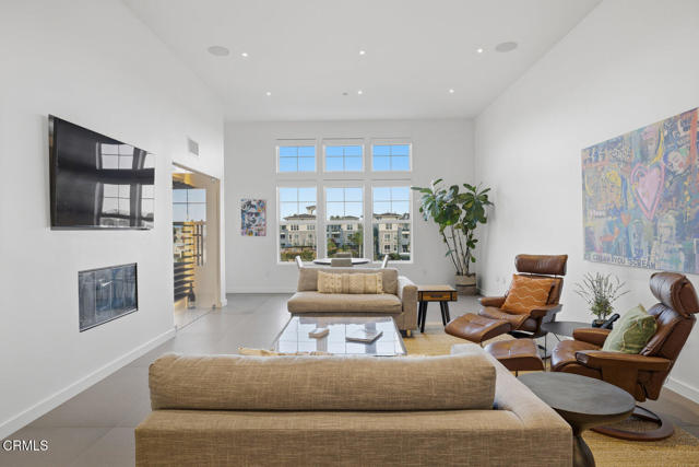 1572 Seabridge Lane, Oxnard CA: https://media.crmls.org/mediaz/ccc6de53-40ac-4a3c-a9b0-f402daa640c4.jpg