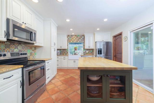 Detail Gallery Image 7 of 45 For 1454 Romance Rd, Escondido,  CA 92029 - 3 Beds | 2 Baths