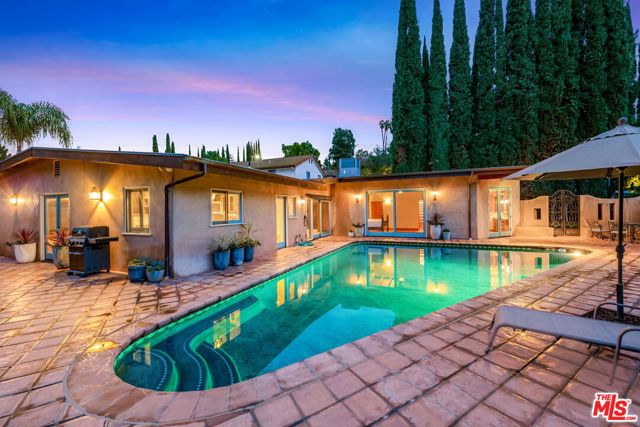 16141 Bayberry Place, Sherman Oaks CA: https://media.crmls.org/mediaz/ccc776b3-7b7e-4f68-937e-f9a7d18674a4.jpg