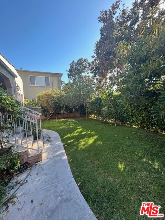 428 S DOHENY Drive, Beverly Hills CA: https://media.crmls.org/mediaz/ccc77924-cba0-4695-9746-1e9ea44f7dda.jpg
