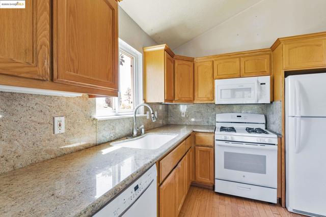 2116 LUNA AVENUE, San Leandro CA: https://media.crmls.org/mediaz/ccc7cab9-2189-4472-b1f9-bad65dc257a6.jpg