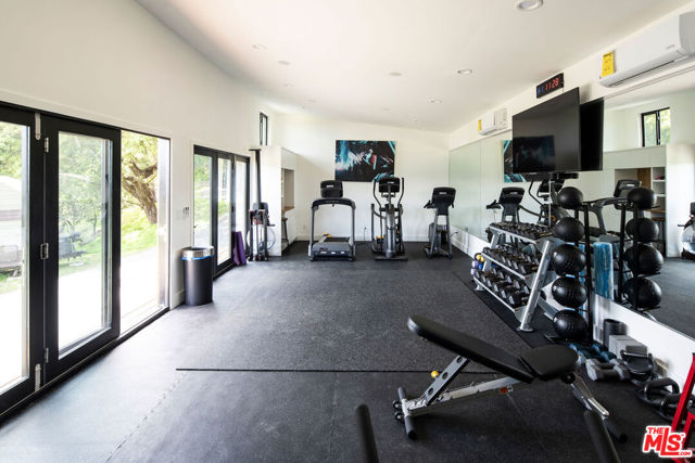 22575 Monte Vista Drive, Topanga CA: https://media.crmls.org/mediaz/ccc7cc95-5b1e-4fa9-a075-c8094ef957bd.jpg