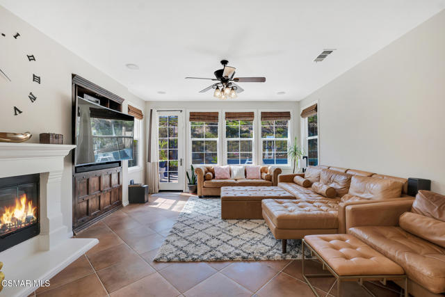 1877 Seasons Street, Simi Valley CA: https://media.crmls.org/mediaz/ccc7fa24-de1c-4d70-8ad8-e205022c1366.jpg