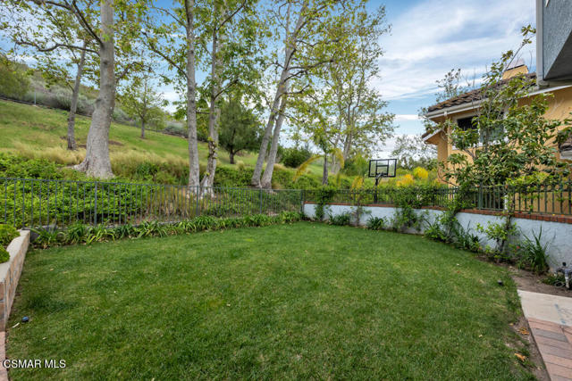 5092 Benedict Court, Oak Park CA: https://media.crmls.org/mediaz/ccc85a4a-396e-4191-910d-b860c15c659e.jpg