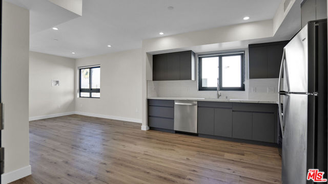 846 S Mariposa Avenue, Los Angeles CA: https://media.crmls.org/mediaz/ccc90fac-919c-40e0-ab11-8259268a5d6d.jpg