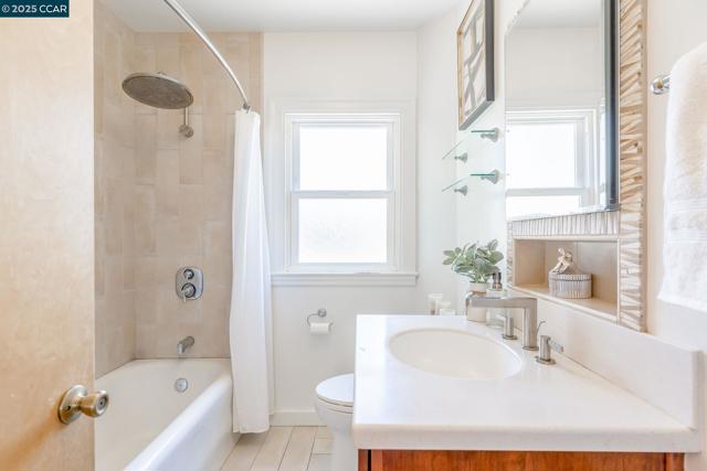 837 San Carlos Ave, Albany CA: https://media.crmls.org/mediaz/ccc95219-bc4b-4321-a86b-057fa8e63dc0.jpg