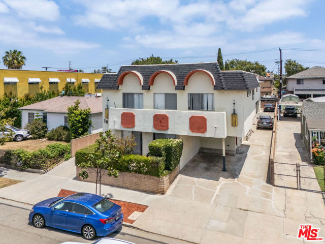 3826 Prospect Avenue, Culver City CA: https://media.crmls.org/mediaz/ccc9e2bc-26bb-44d0-9a3a-6b466fb36a9a.jpg
