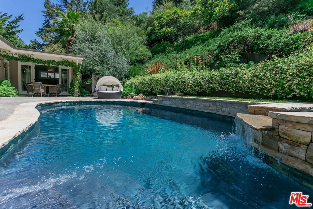 2552 Benedict Canyon Drive, Beverly Hills, CA 90210