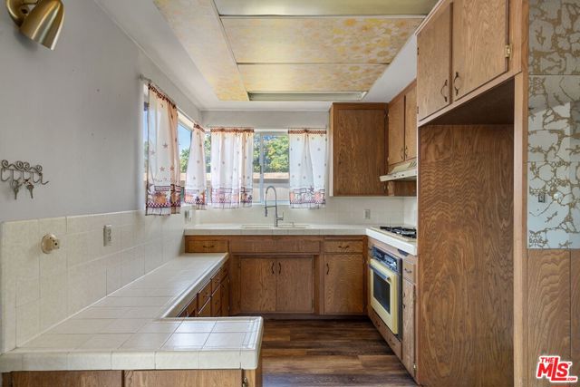 8400 Encino Avenue, Northridge CA: https://media.crmls.org/mediaz/ccca3eea-5cc0-4072-bc00-6f17be5bef56.jpg