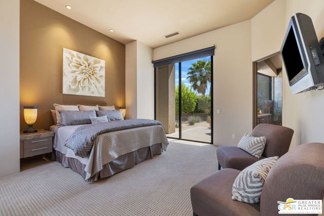 4 Paradise Cove Court, Rancho Mirage CA: https://media.crmls.org/mediaz/ccca53b7-d7be-4718-b245-edfed8eaf4d2.jpg