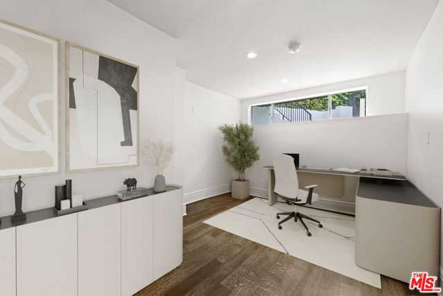 1539 Viewsite Drive, Los Angeles CA: https://media.crmls.org/mediaz/ccca8624-ba2b-49f5-825c-38b0e706b2a2.jpg