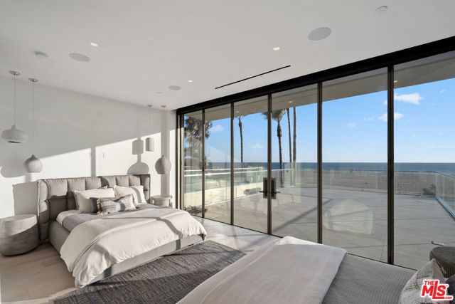 Image 32 of 47 For 938 Palisades Beach Road
