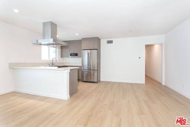 955 N Croft Avenue, Los Angeles CA: https://media.crmls.org/mediaz/cccb8690-f165-4ea0-a918-c4a3cef86e90.jpg