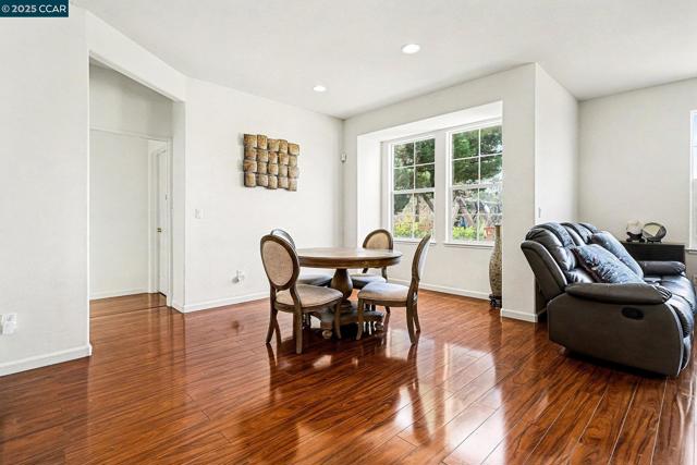5701 Oakmont Dr, Richmond CA: https://media.crmls.org/mediaz/cccbfcc0-03d8-4f9a-9667-e423b6668b49.jpg