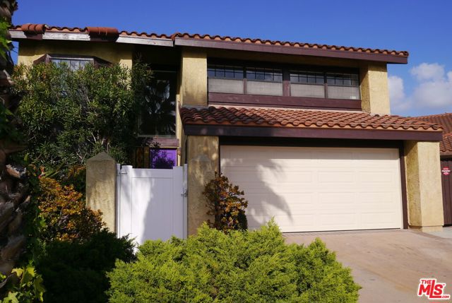 10827 MARIETTA Avenue, Culver City CA: https://media.crmls.org/mediaz/cccc2edf-3f64-4c03-80b8-2bfe6001ceb3.jpg