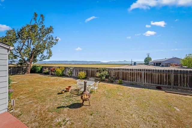 4211 Bolsa Road, Hollister CA: https://media.crmls.org/mediaz/cccc5022-d9a0-4053-b075-7d8c9ebac609.jpg