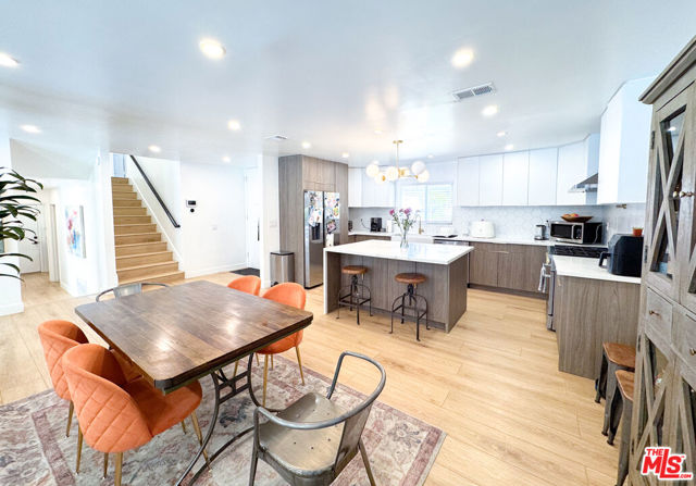 4327 Cezanne Avenue, Woodland Hills CA: https://media.crmls.org/mediaz/cccc8fb5-00e9-4ce6-9c30-c6ff45a75251.jpg