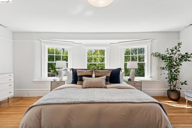 Image 28 of 60 For 2035 Francisco St