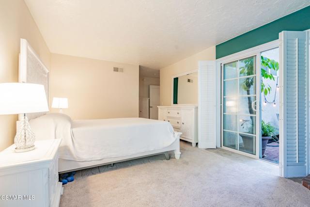 1642 Cayton Avenue, Simi Valley CA: https://media.crmls.org/mediaz/cccd81bf-a813-4c5a-8984-7f68b2b1d966.jpg