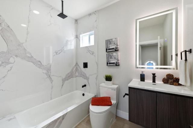 252 Euclid Avenue, Oakland CA: https://media.crmls.org/mediaz/cccdd535-8512-4283-a3b5-cd9f962f4150.jpg