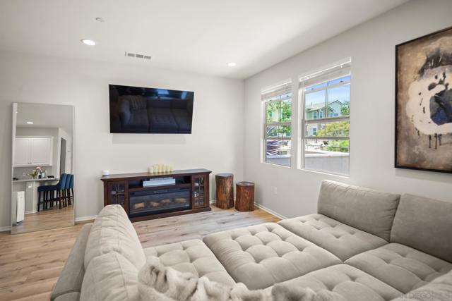 1257 Calle Datura, Chula Vista CA: https://media.crmls.org/mediaz/ccce4d50-8310-4fbc-9fdf-8eddbccdfbf8.jpg