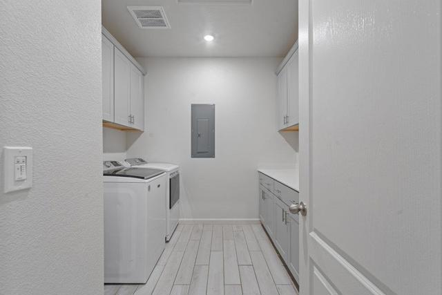 2141 Wildflower Drive, Hollister CA: https://media.crmls.org/mediaz/cccee363-2dba-46b5-998f-e8c9a360c135.jpg