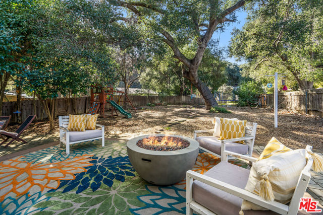 1514 Willow Drive, Topanga CA: https://media.crmls.org/mediaz/cccf2aee-a9d2-4018-b245-e58213fc65cf.jpg